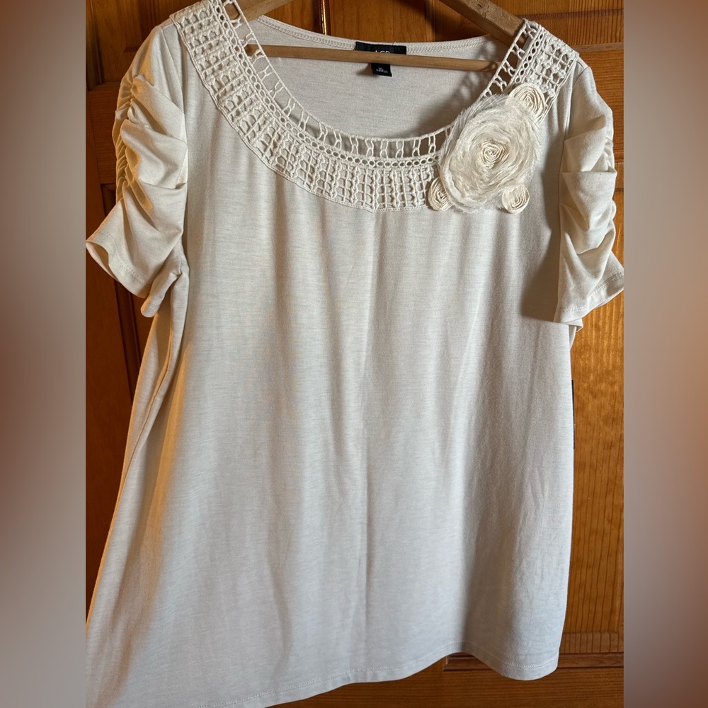 AGB Cream Crochet Floral Blouse T-Shirt BNWT XL